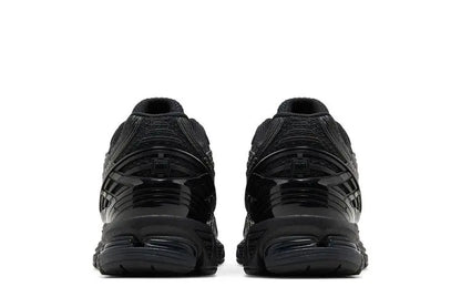 1906U Triple Black VOSneakers