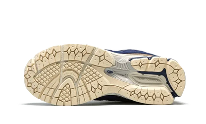 2002R Navy Cream VOSneakers