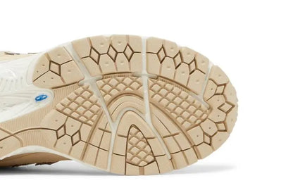 2002R Sandstone VOSneakers