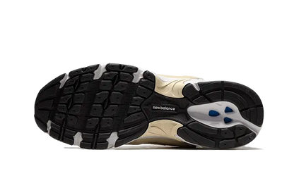 530 Beige Aluminum VOSneakers