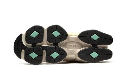 9060 Sea Salt VOSneakers