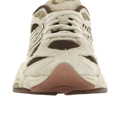 9060 Sydney McLaughlin-Levrone Linen Black Coffee VOSneakers