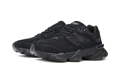 9060 Triple Black VOSneakers