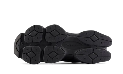 9060 Triple Black VOSneakers