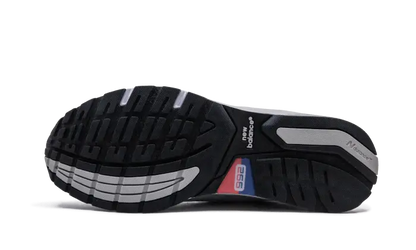 990 v5 Black VOSneakers