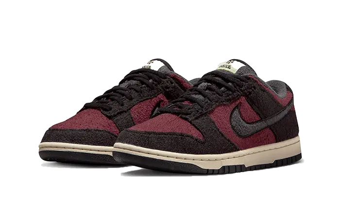 Nike Dunk Low SE Fleece Burgundy Crush VOSneakers
