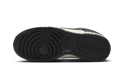 Nike Dunk Low Vintage Panda VOSneakers