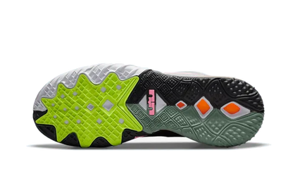 Nike Lebron 18 Low Bugs Vs Marvin Space Jam Nike
