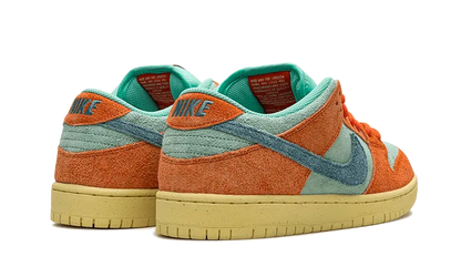 Nike SB Dunk Low Orange Emerald Rise Nike