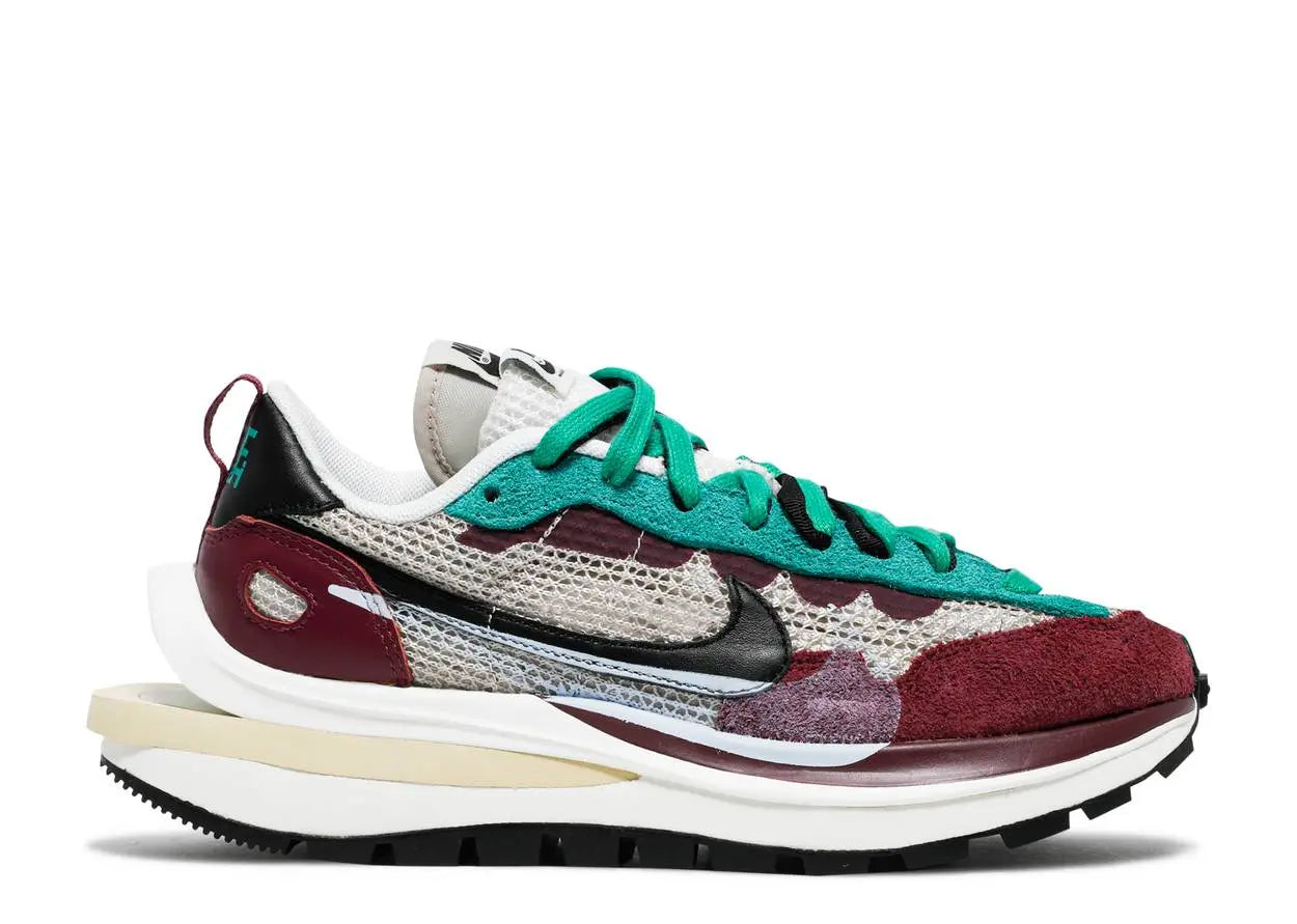 Nike Vaporwaffle Sacai Villain Red Neptune Green Nike