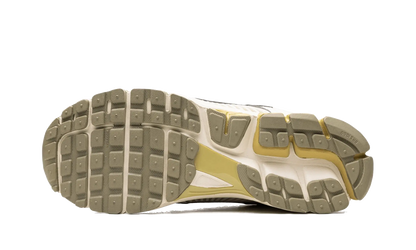 Nike Zoom Vomero 5 Light Bone Medium Olive Nike