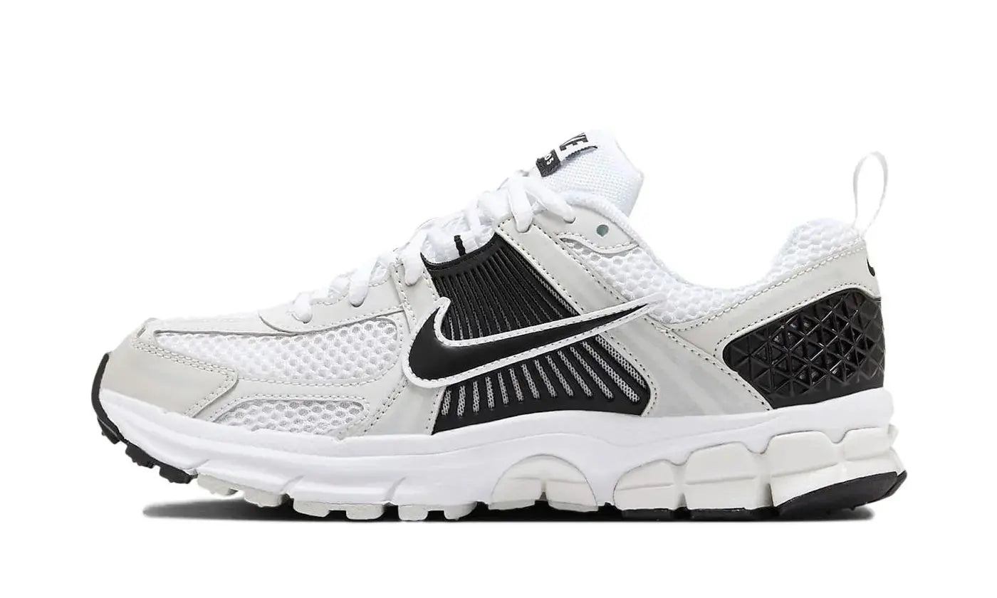 Nike Zoom Vomero 5 Metallic Platinum Black VOSneakers