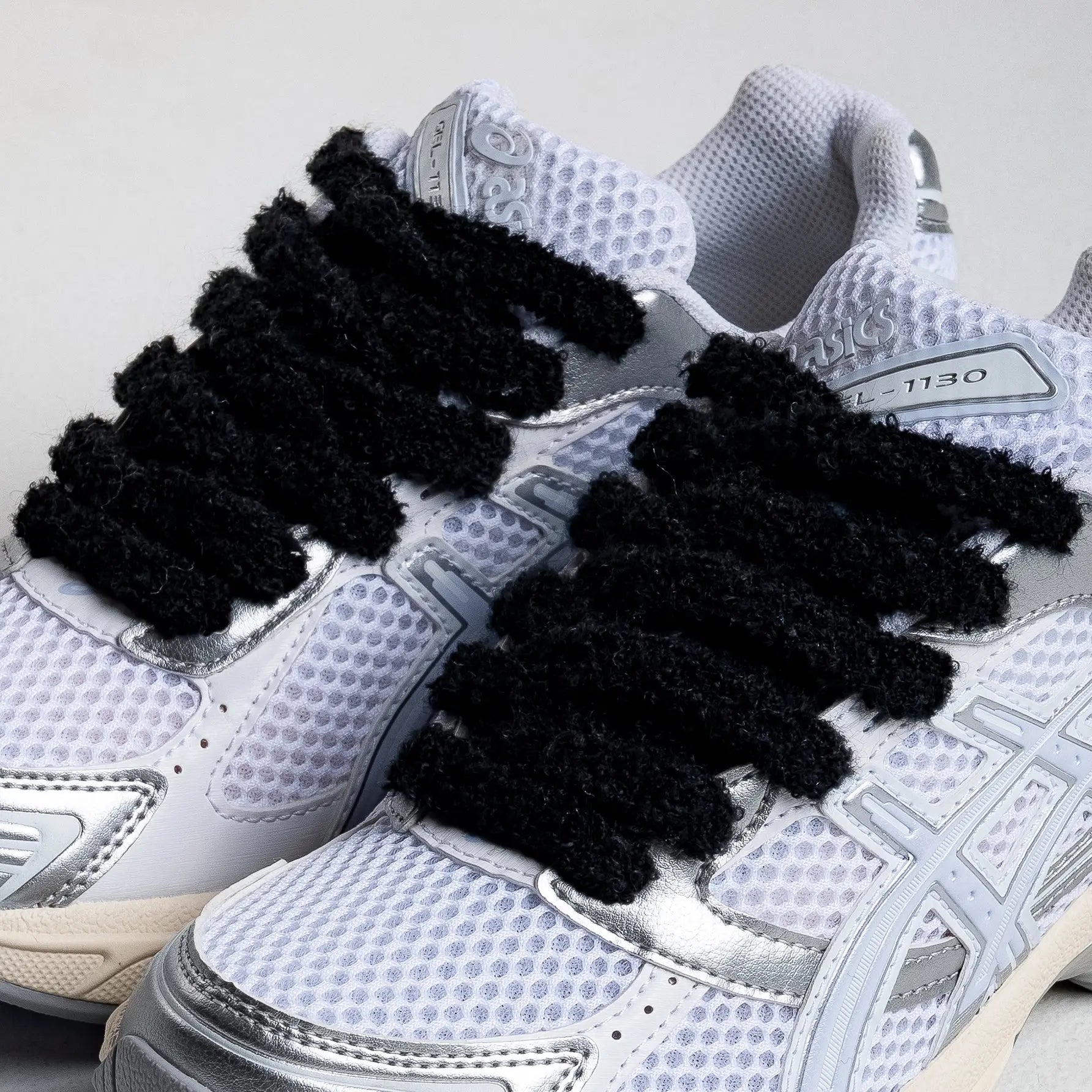 Sweetlaces Fluff: Raven VOSneakers