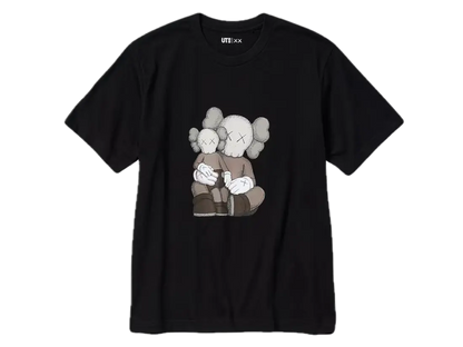 Uniqlo T-Shirt KAWS Black Graphic VOSneakers