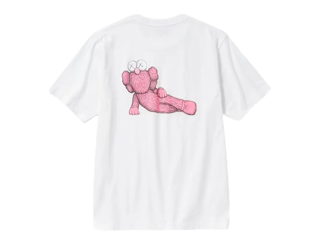Uniqlo T-Shirt KAWS Pink Graphic VOSneakers