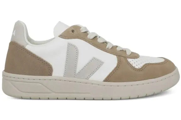 Veja V-10 Extra White Natural Sahara Veja