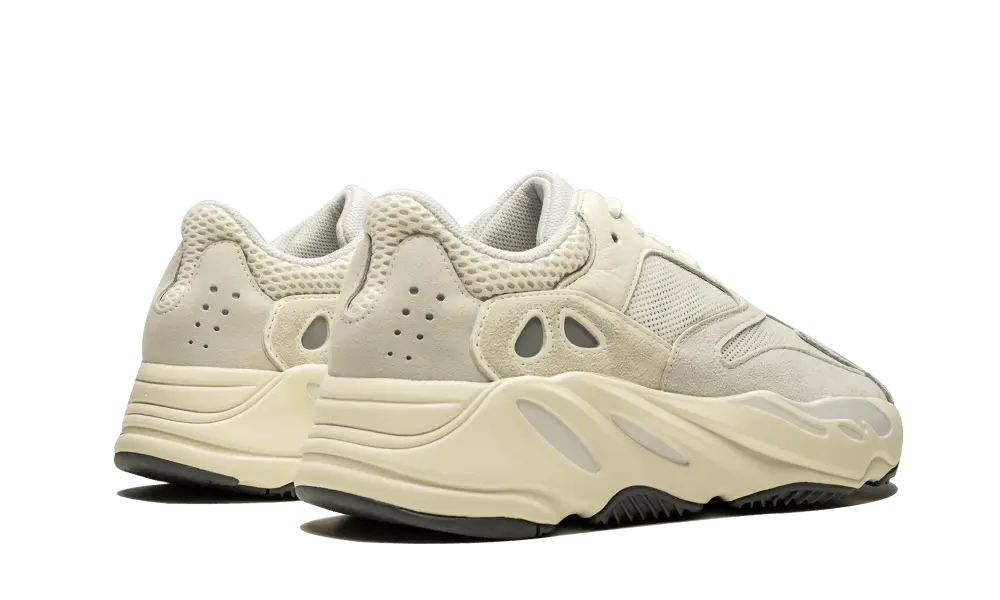 Yeezy 700 Analog VOSneakers