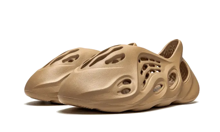 Yeezy Foam RNNR Ochre VOSneakers