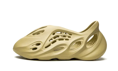 Yeezy Foam RNNR Sulfur VOSneakers