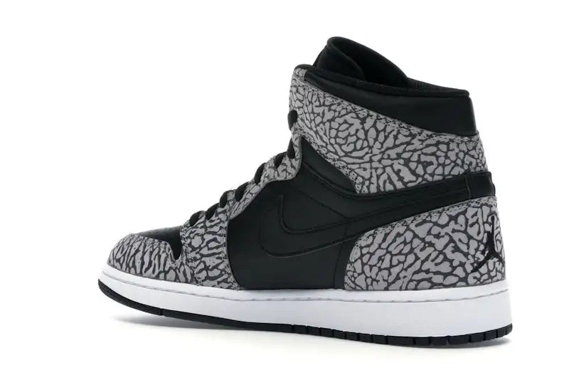 Jordan 1 Retro Un-Supreme - VOSneakers